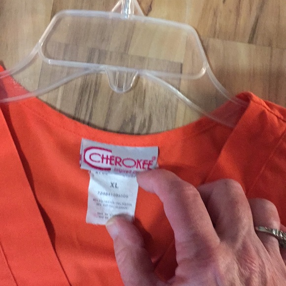 Cherokee Ladies Scrub Top - Picture 2 of 4